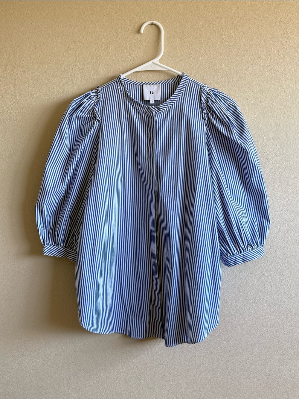 G Label Striped Puff Ruffle Blouse